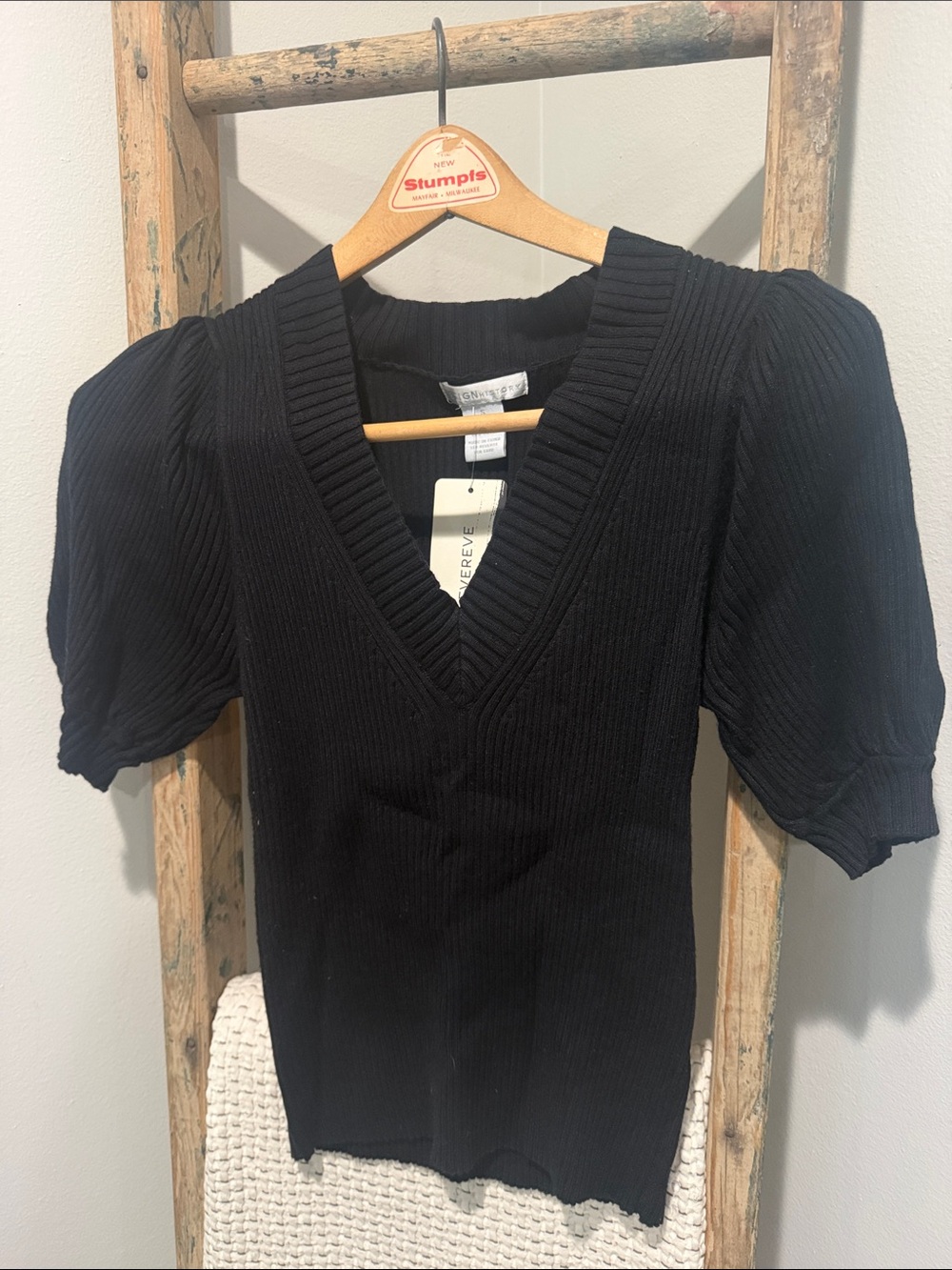 Design History - Black Ribbed Puff-Sleeve V-Neck Top - Size Small